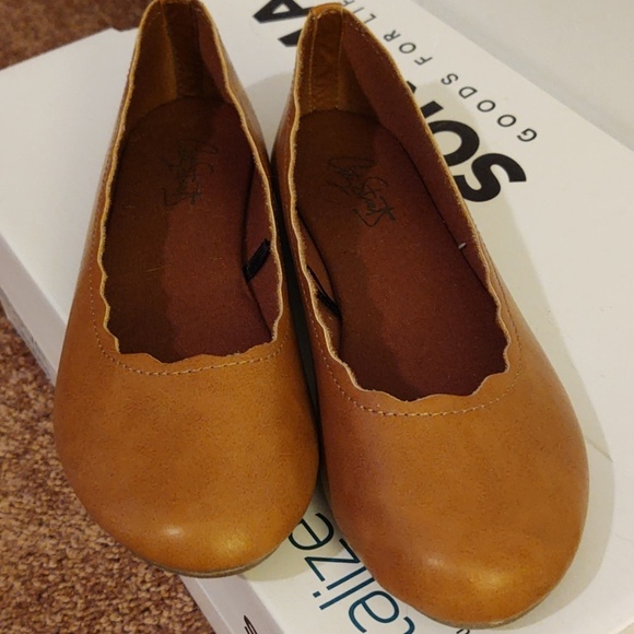 City Streets flats. Two pair. Size 5. - Picture 5 of 7